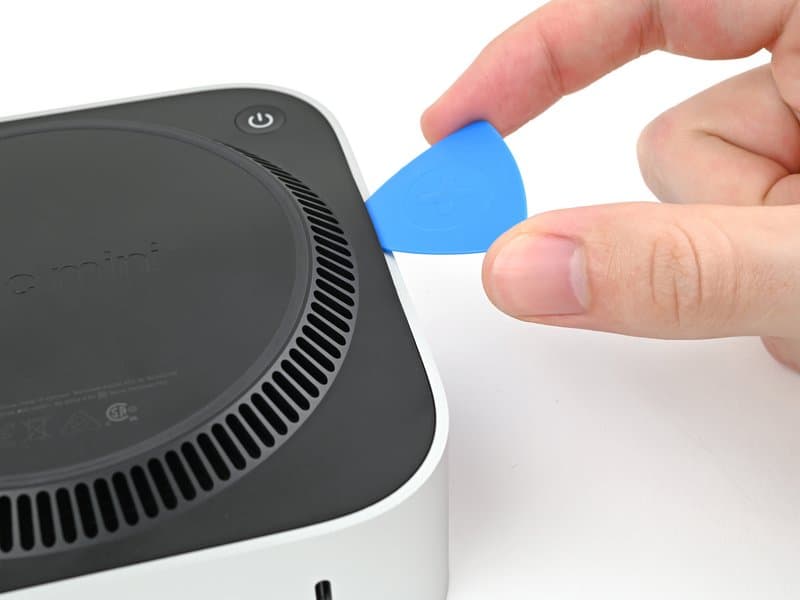 Releasing the corner pins